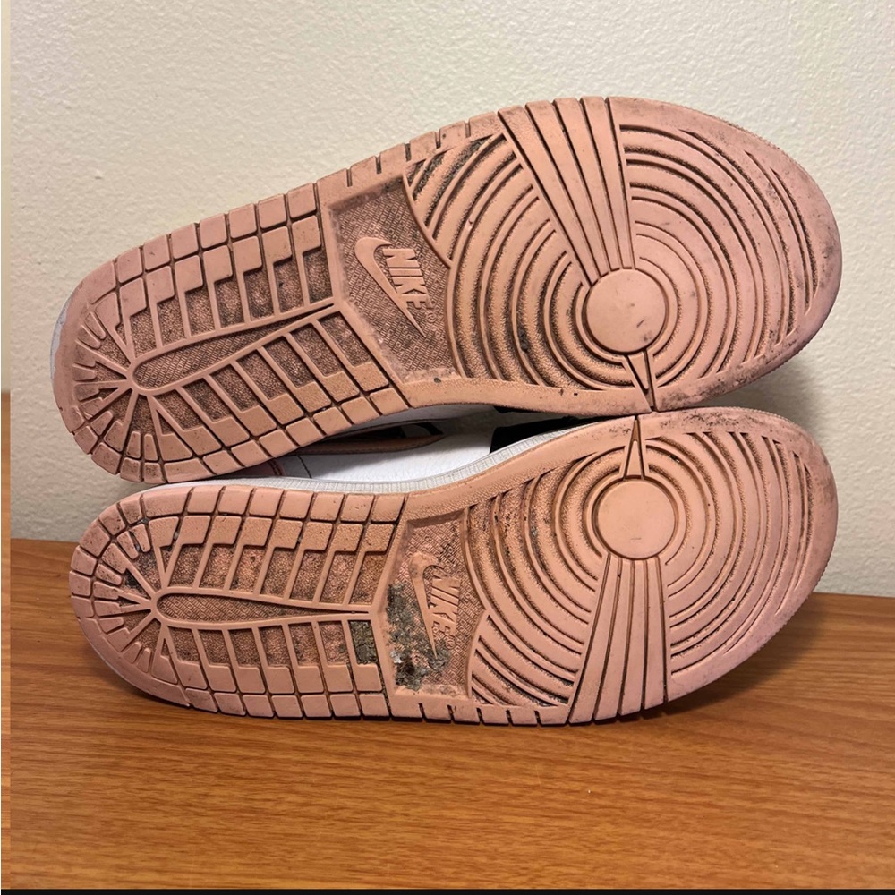 Jordan 1 Mid Crimson Tint - Picture 7 of 12